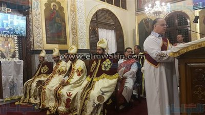 بالصور .. غياب الأسقف العام عن صلاة عيد القيامة