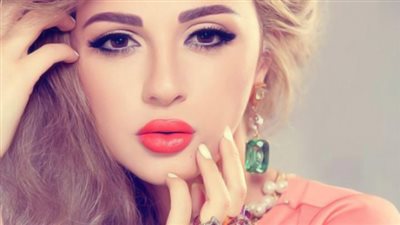مريام فارس مع البيض الملون: 