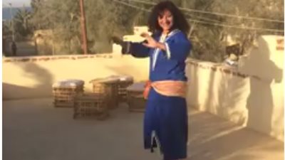 بالفيديو.. الإبراشي يسخر من منى برنس: مصممة تظهر موهبتها في الرقص