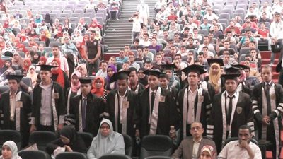 محافظ سوهاج يشهد حفل تخرج دفعة المعهد الفني للتمريض