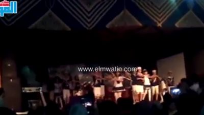 بالفيديو.. «وصلة رقص» من طفلة تثير استياء وزير الثقافة في معرض فيصل
