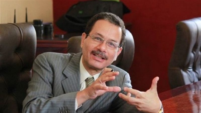 الدكتور أحمد درويش