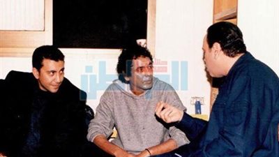 نصر محروس ينشر صورة نادرة للنجم محمد منير مع خالد عجاج