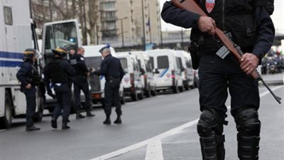 الشرطة الدنماركية توقف رجلين وسيدتين من طالبي اللجوء وتصادر أموالهم