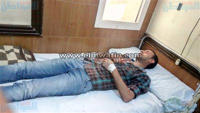 بالصور.. موظف يضرب عن الطعام بعد نقله من وظيفته بشركة مياه أسيوط