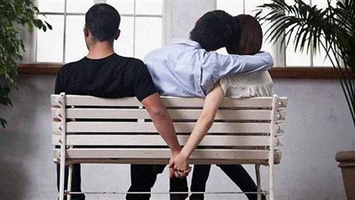 قصة نرمين مع الخيانة.. شاهدت زوجها في أحضان جارتها 