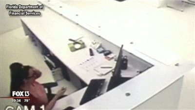 بالفيديو.. موظفة تجرح نفسها لتحصل على التأمين