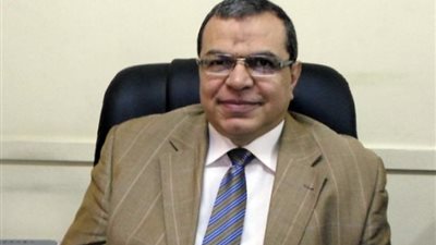 وزير القوى العاملة: 