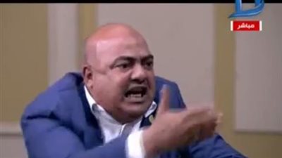 بالفيديو.. «خناقة» وتراشق بالألفاظ على الهواء بين ضيوف العاشرة مساءً