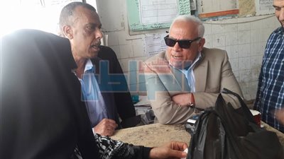 محافظ بورسعيد يتابع توزيع المقررات التموينية بمدينة بورفؤاد