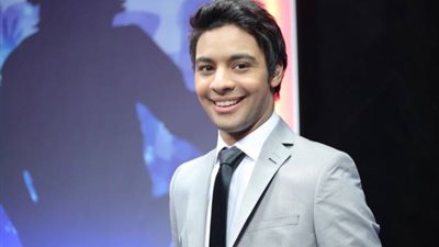 أحمد جمال ينشر صورة من داخل الاستوديو خلال تسجيله ألبومه الجديد