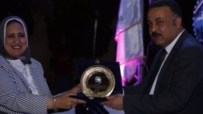 تكريم النائبة سحر صدقى لنشاطها فى النهوض بالمرأة