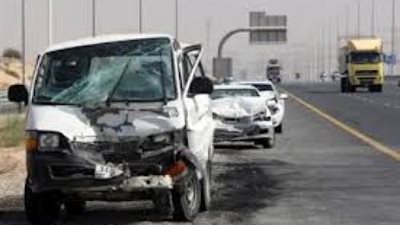 مصرع عامل وإصابة 10 آخرين في انقلاب ميكروباص بالشيخ زايد