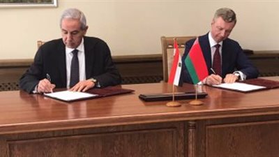 مصر وبيلاروسيا توقعان خارطة طريق لتعزيز العلاقات التجارية والاستثمارية