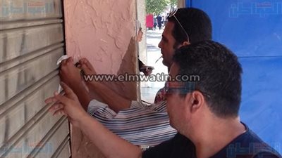 بالصور.. غلق مقهى ومصادرة مواد بناء مخالفة بالزيتون