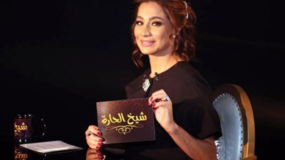 المذيعة بسمة وهبى  تستضيف الفنانه علا غانم فى برنامجها 