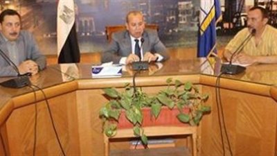 محافظ دمياط يوزع كروت الفيزا الخاصة بصرف معاش المستحقين لبرنامج 