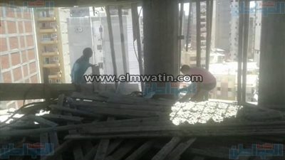 بالصور..  إزالة أعمال بناء عقار مخالف بحي وسط الإسكندرية 