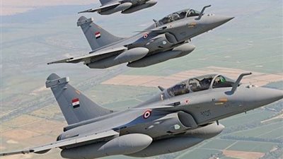 بالفيديو.. القوات الجوية تدمر 12 عربة محملة بالسلاح على الحدود الغربية