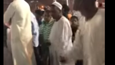 شاهد.. ⁠⁠⁠⁠⁠سوداني يؤدي رقصة غريبة للاحتفال بالعيد