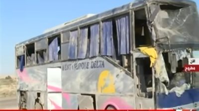 بالفيديو.. آثار انقلاب اتوبيس على طريق إسكندرية مطروح