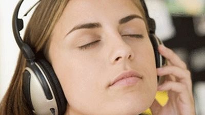 ماذا يفعل سماع الموسيقى بك خلال السفر؟