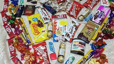 1000 بالونة و5000 مصاصة وشيكولاتة.. هدية عريس لعروسته ليلة الدخلة