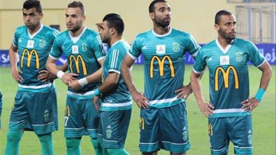 لاعب الأهلي السابق يقترب من زعيم الثغر