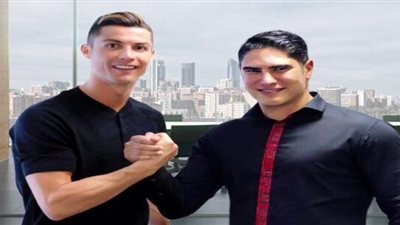 بالصور .. أبوهشيمة ورنالدو على شواطئ أسبانيا