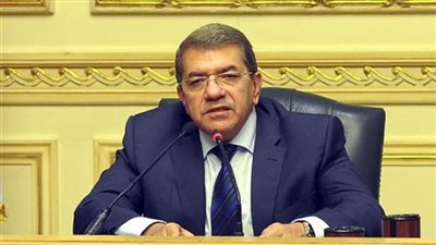 وزير المالية يصدر قرارات بشأن صرف العلاوات الخاصة والدورية والغلاء