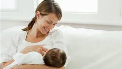 دراسة تكشف فوائد بكتيريا لبن الأم