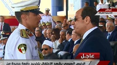 بالفيديو.. السيسي يطلب تحية نجل الشهيد مأمور قسم شرطة كرداسة