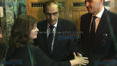 بالصور.. ميرڤت أمين ومحمود حميدة وأشرف ذكي في عزاء زوجة عزت العلايلي