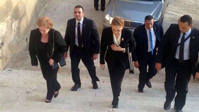 بالصور.. قرينة السادات تشارك في إحياء ذكرى شاه إيران