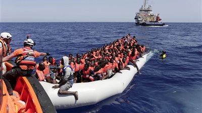 الشرطة الإيطالية تحتجز سفينة لإنقاذ اللاجئين تابعة لمنظمة ألمانية