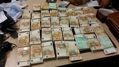 ضبط راكب بمطار القاهرة حاول تهريب 29 ألفا و 800 يورو