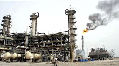السعودية والعراق يؤكدان التزامهما باتفاقية خفض إنتاج النفط