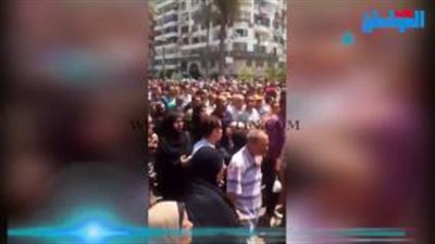 بالفيديو.. وصول جثمان الشهيد عمرو السقا لأداء صلاة الجنازة عليه