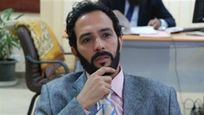 أحمد عصام يهنئ تامر حسني على 