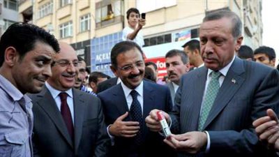نصائح أردوغان للإقلاع عن التدخين تجذب أنتباه المشاركين في قمة الناتو