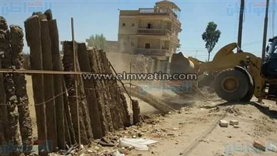 بالصور.. إزالة 5 حالات تعدِ على  طريق مصر الفيوم الصحراوي