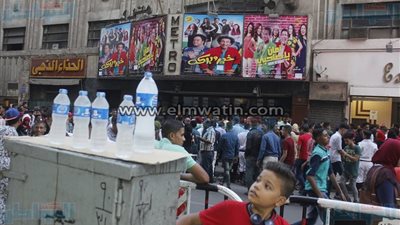 بالصور.. جحيم الحر يطفئه بائعي 