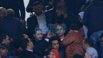 بالصور.. علاء وجمال مبارك يظهران مجددًا ببرج العرب لمؤازرة المنتخب أمام أوغندا
