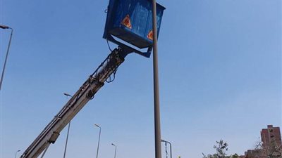 بالصور.. رئيس حي منشأة ناصر يستجيب للأهالي ويصلح أعمدة الإنارة 