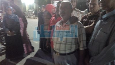 بالفيديو والصور.. وقفة احتجاجية لأولياء الأمور بسبب 