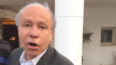 وصول صلاح دياب لمحكمة جنوب القاهرة لمحاكمته بحيازة أسلحة نارية 