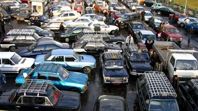 تعطل حركة المرور بالطريق الزراعي بسبب إنقلاب سيارة بالقليوبية