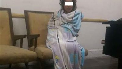 ضبط سيدة اتفقت مع عشيقها على تصويرها مع 