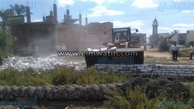 بالصور.. إزالة 15 حالة تعد على أرض زراعية بدمياط 