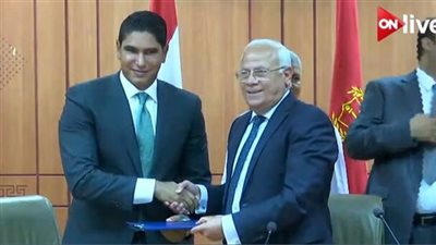 أبوهشيمة والغضبان يوقعان عقد أرض مصنع بورسعيد الوطني للحديد والصلب